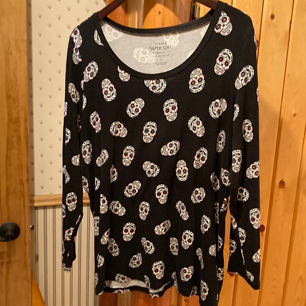 Torrid sugar skull long sleeve shirt, size 2